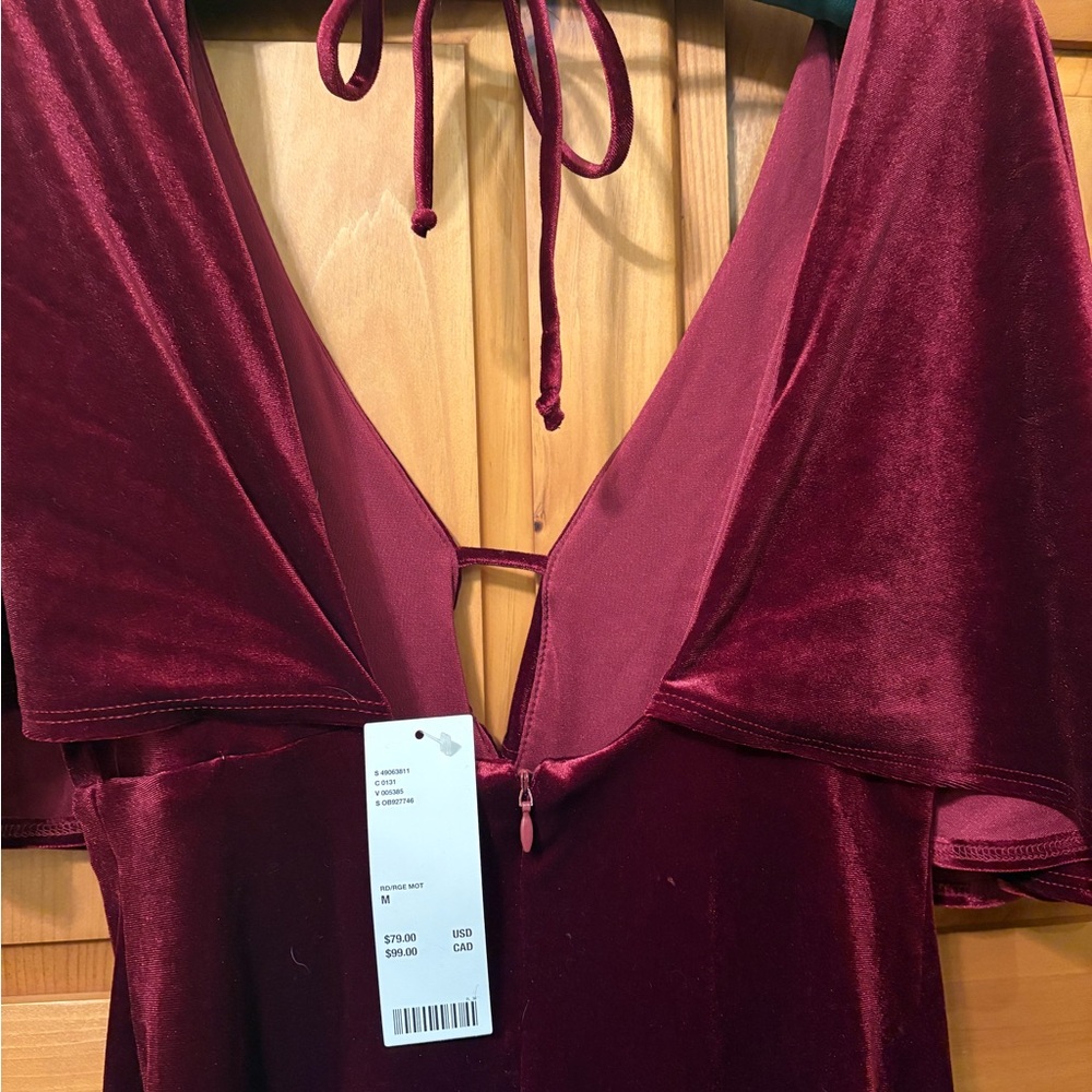 Burgundy red velvet jumpsuit. Flowy cap sleeve wide leg NWT - Picture 3 of 5